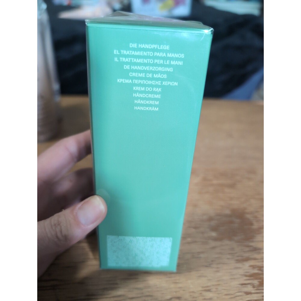 La Mer The Hand Treatment Anti Age Cream - 3.4oz - Picture 3 of 6